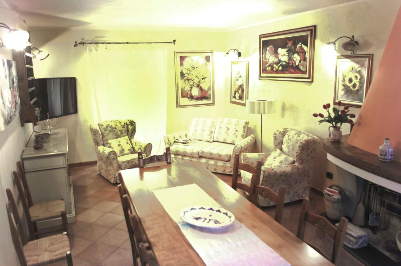 Casa De Ajala - B&B De Charme In Antica Dimora Totalmente Ristrutturata E Dotata Di Tutti I Confort Bagni Privati Spazio Living Patio Esterno Ambienti Climatizzati Degustazioni Prodotti Locali Laconi Exterior photo