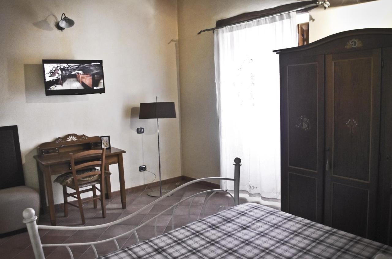 Casa De Ajala - B&B De Charme In Antica Dimora Totalmente Ristrutturata E Dotata Di Tutti I Confort Bagni Privati Spazio Living Patio Esterno Ambienti Climatizzati Degustazioni Prodotti Locali Laconi Exterior photo