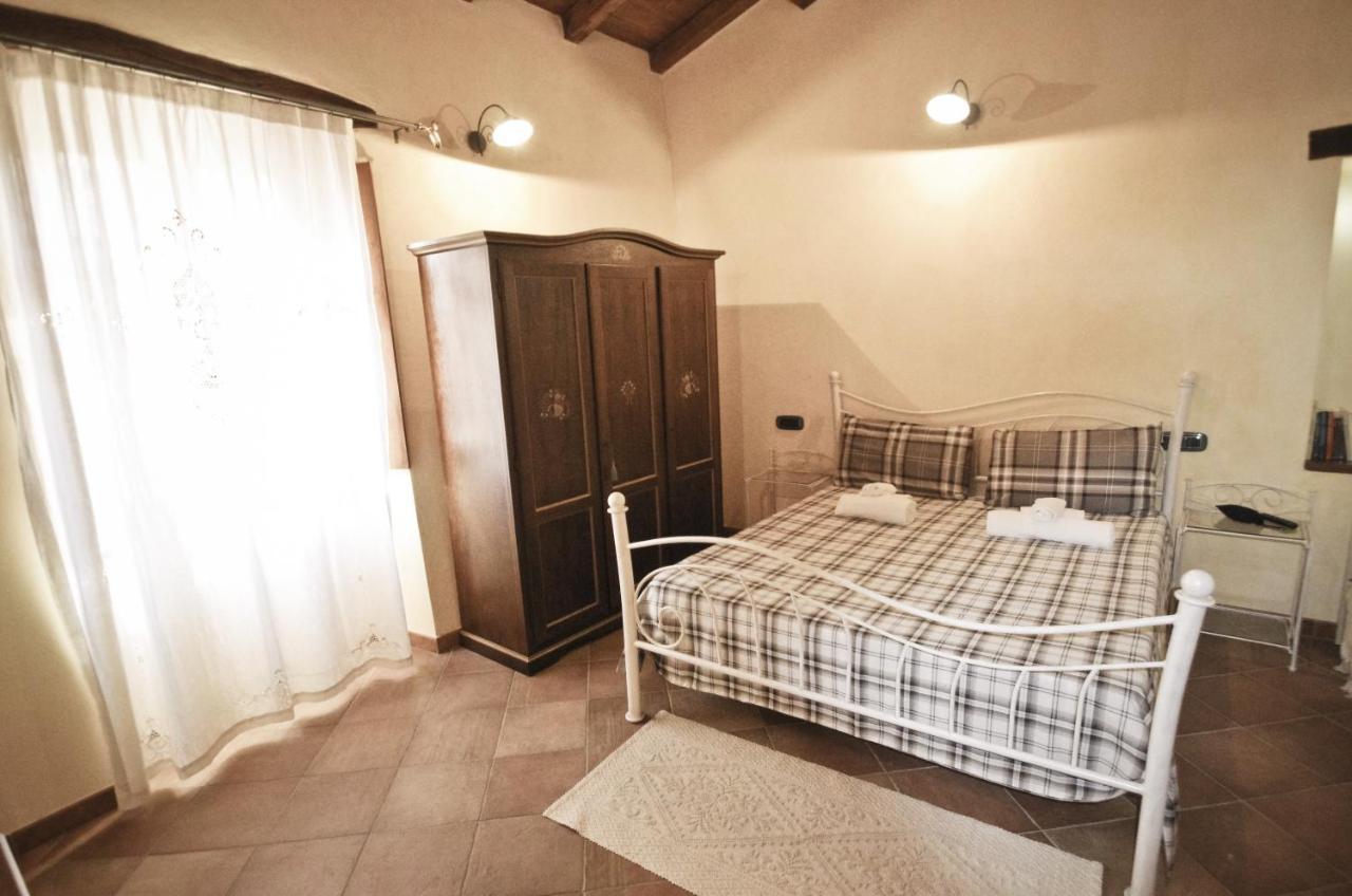 Casa De Ajala - B&B De Charme In Antica Dimora Totalmente Ristrutturata E Dotata Di Tutti I Confort Bagni Privati Spazio Living Patio Esterno Ambienti Climatizzati Degustazioni Prodotti Locali Laconi Exterior photo